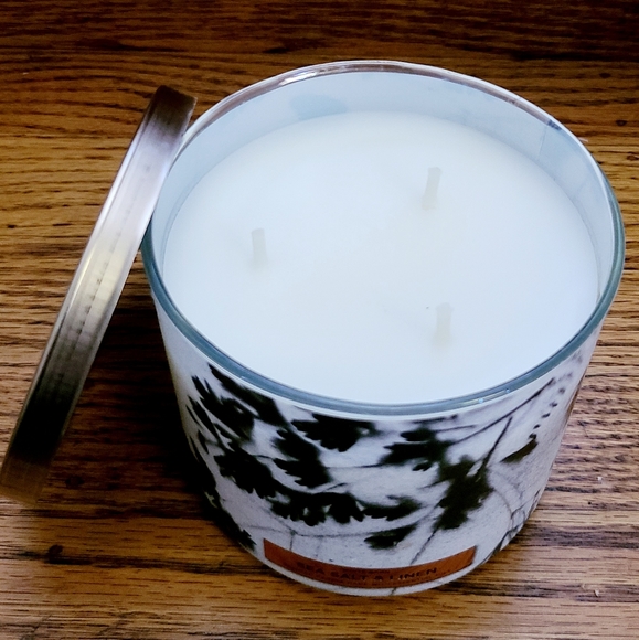 🔥FIRE SALE🔥🕯NWT‼️ Bath & Body Works "Sea Salt & Linen" 3-wick Candle - Picture 3 of 8